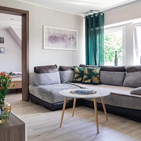Homestay Apartament 3-pokojowy, Ul. Kosciuszki, 100 M Od Morza Kolobrzeg